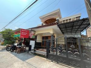 OYO 94003 Anjuk Ladang Homestay