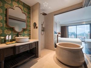 Suite Có Sân Hiên (Suite with Terrace)