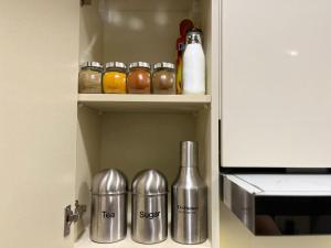 Lofty Dreams Skyline Apartment