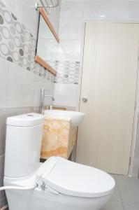 Bathroom, LeBlanc Hotel Saigon in Ho Chi Minh City