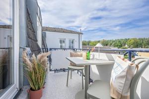 Blaue Welle 15 - Bunte Fische