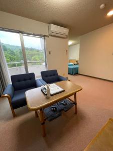 Wisterian Life Club Toba