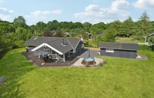 4 Bedroom Gorgeous Home In Glesborg - Glesborg