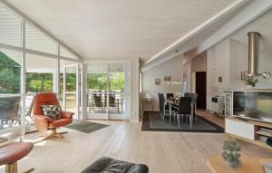 4 Bedroom Gorgeous Home In Glesborg