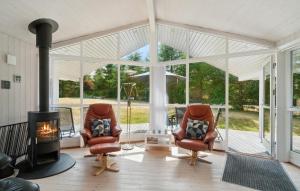 4 Bedroom Gorgeous Home In Glesborg