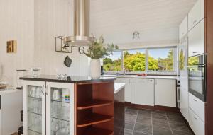 4 Bedroom Gorgeous Home In Glesborg