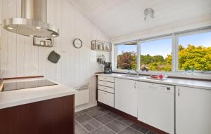 4 Bedroom Gorgeous Home In Glesborg