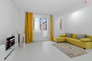 Sunny Yellow Apartment - Penthouse, Piscina, Free Parking, Self Check-in - Potlogi