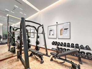 Chic 2BR Vida Stay, Creek Views & Prime Location Near Attractions