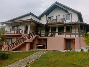 Casa din Deal Isverna Mehedinți - Crainici