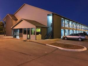 Econo Lodge Inn & Suites Enid South