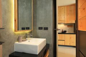 Relife Windy B226 at NaiHarn beach by CapitalPro