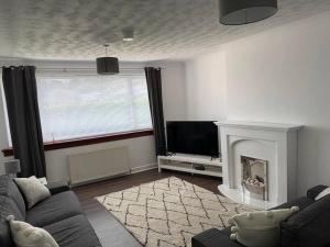 3 bedroom detached house, close to Glasgow