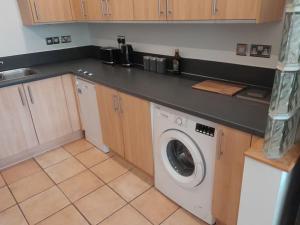 City Centre Apartment with Parking