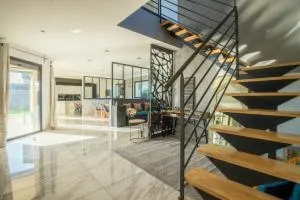 Maison Architecte avec Salle de Cinéma - Poussan