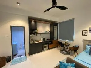 Homie STUDIO - 1 room with kitchen, dining table, sofa, TV with pool and free wifii 500 meter dari Hospital Sultanah Bahiyah Alor Setar Kedah - Pendang