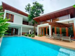 Pranaluxe 4 Bedroom Pool Villa C6 - Ban Tha Khoi