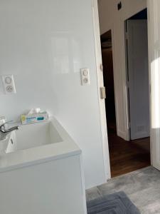 B&B / Chambres d'hotes L-Entracte : Chambre Quadruple avec Salle de Bains Privative Séparée