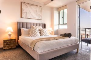 Pavilion Palm Beach, Vibrant Cafés Beach & Dining