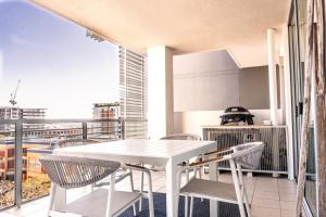 Pavilion Palm Beach, Vibrant Cafés Beach & Dining