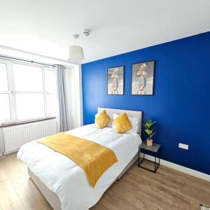 Fantastic 5 bedroom House with a Studio