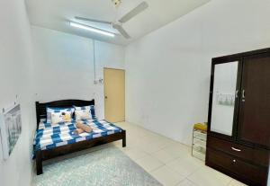 Amira Dihatiku Rumah teres 500 meter dari Hospital Sultanah Bahiyah Alor Setar Kedah, 4 bilik aircond dan free wifi