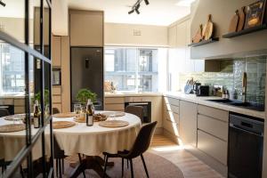 The Asvati - Chic two bedroom apartment in Green Point