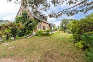 Grande Maison, les pieds dans leau, Vacances Bord de Mer (50m de la plage).