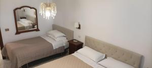 GRANDE ATTICO -con veranda e terrazzo 3 Camere da Letto - Fiumicino Aeroporto e Fiera