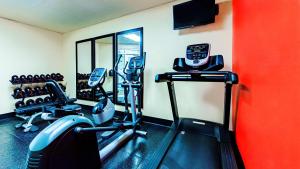 Country Inn & Suites by Radisson, Appleton Airport - Fox River Mall Area