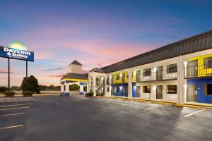 Days Inn & Suites by Wyndham Vicksburg