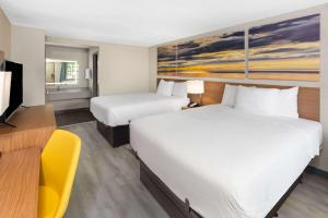 Double Room - Non-Smoking room in Days Inn & Suites by Wyndham Vicksburg