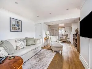 Charming Chichester Home w Garden Pass The Keys - Lavant