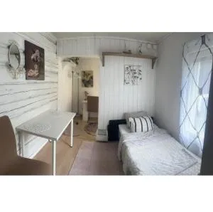 Small wooden house apartment 1 km from river Turku - Torppala