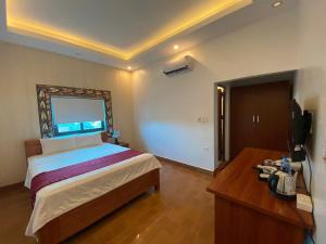 Luxury Airport Hotel - Convenient & Friendly