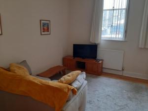 Ground Floor Barmouth Centre Apartment With Garden