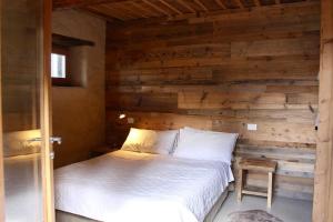 Tabià di Francesca - fienile tra le montagne silenziose