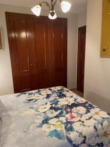 Bonita, Tranquila, Céntrica y Acogedora Habitación, solo para Chicas, en Vivienda Compartida con anfitrión