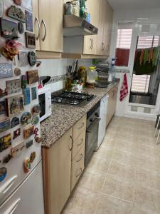 Bonita, Tranquila, Céntrica y Acogedora Habitación, solo para Chicas, en Vivienda Compartida con anfitrión