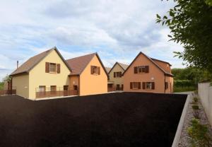 Maisons de vacances Clos des Vignes : Maison 2 Chambres avec Bain à Remous - Fougère