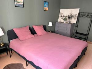 Maisons de vacances Maison de la Greve - coeur de Marans avec cour : photos des chambres