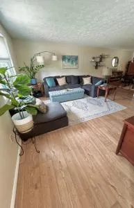 Charming, pet-friendly home close to Oakmont & a short drive to Pittsburgh - New Kensington