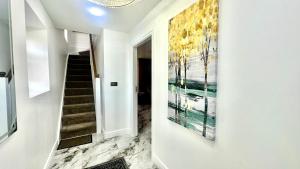 4 Bedroom Excellent Home Large Spacious Layout Detached House Driveway Free Parking