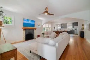 Relax in Hacienda de Paradise in SoSo West Palm Beach - Cloud Lake