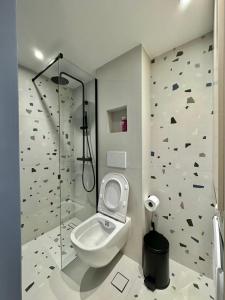 Microhome in Philopappos Hill