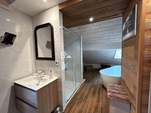 Grand appartement contemporain 10 pers, proche pistes et centre, ascenseur et Wifi inclus - FR-1-180-636