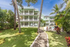 "Galeria Beach", Ocean front!