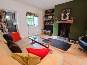 Cosy Welsh Town Cottage - Llanspyddid