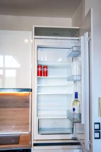 Alpin Penthouse 2 Bedroom with Fireplace and Mountain View