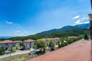 Alpin Penthouse 2 Bedroom with Fireplace and Mountain View